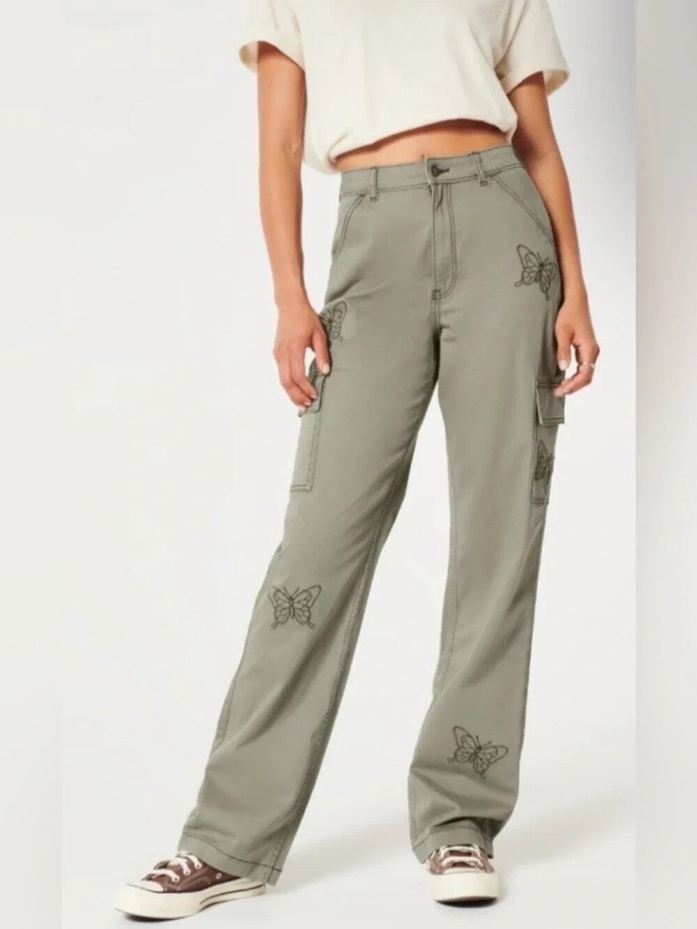 Hollister Ultra High-Rise Cargo Dad Pants with Embroidered Butterfly Design